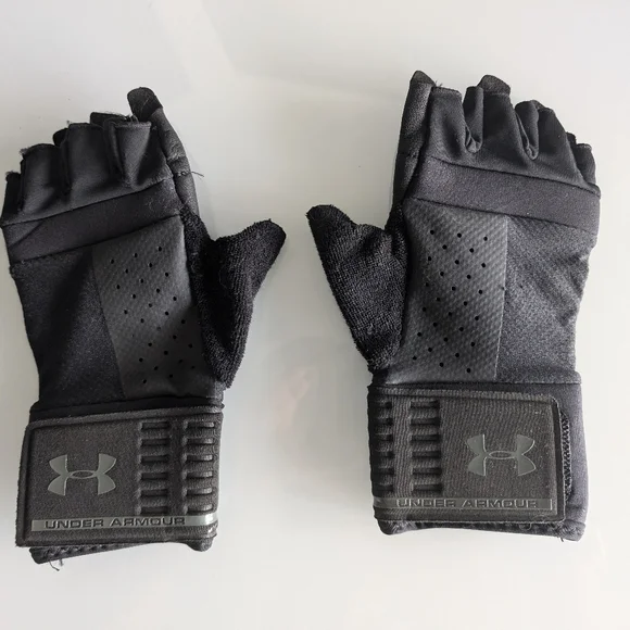 Under Armour weightlifting gloves - Picture 2 of 3